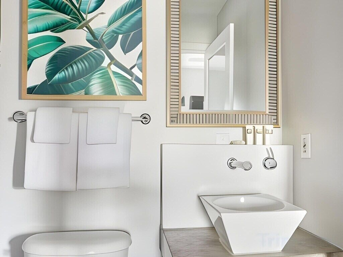 Bathroom 3, The Crescent Hotel, Los Angeles