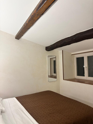 Bedroom 2, Deattellis House accogliente mansarda in palazzo storico, Campobasso