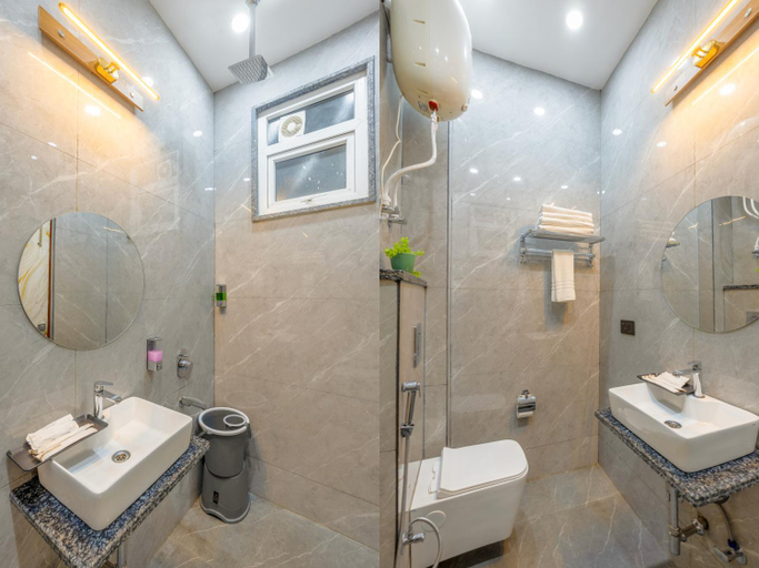 Bathroom 4, The Umen Hotel Sector 49, Gautam Buddha Nagar