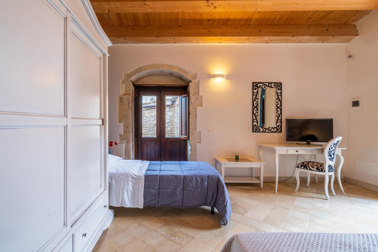 Bedroom 3, Agriturismo Kypeiros, Syracuse