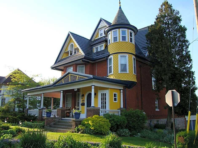 Exterior & Views