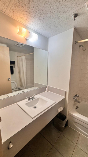 Bathroom 2, Confederation Inn, Division No. 11