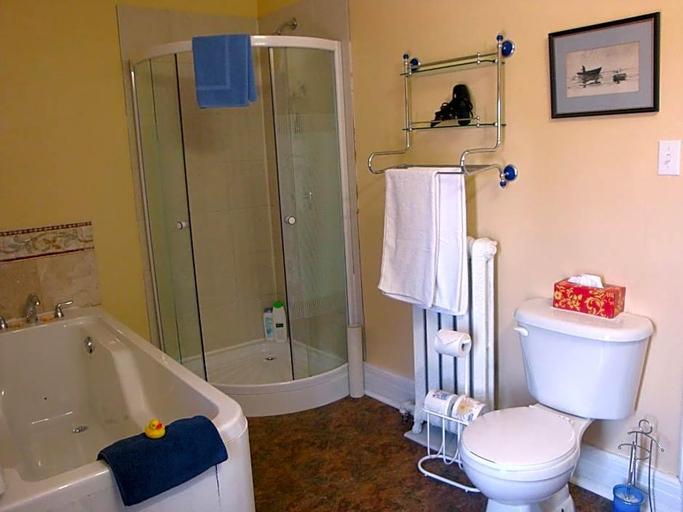 Bathroom 3, A Moment In Time, Niagara