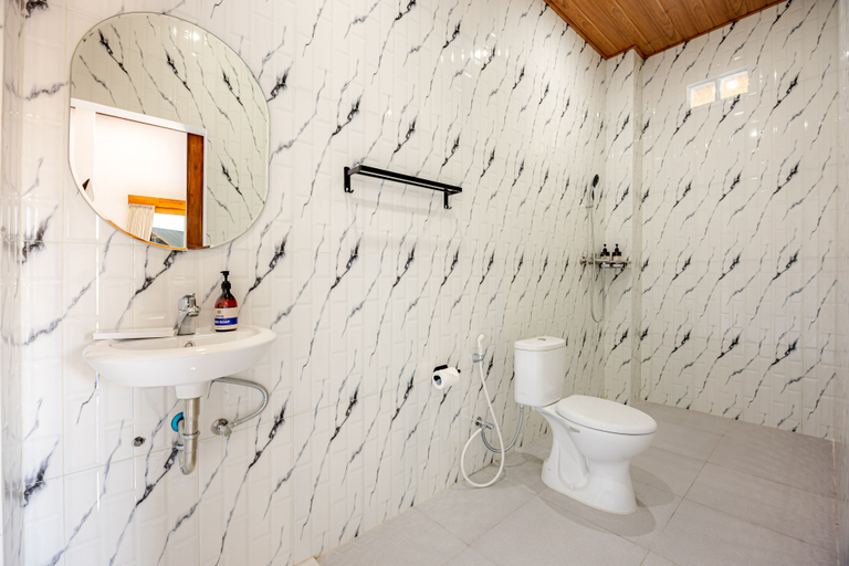Bathroom 5, Cove Abasan, Badung