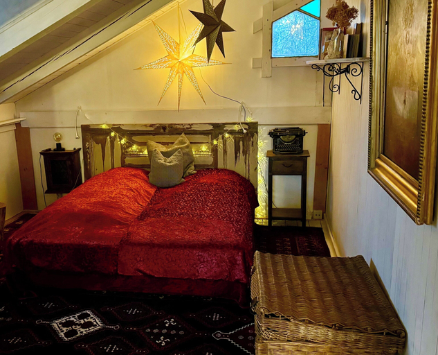Bedroom 5, Romantic Spa Villa With Fireplace by the Lake, Hedemora