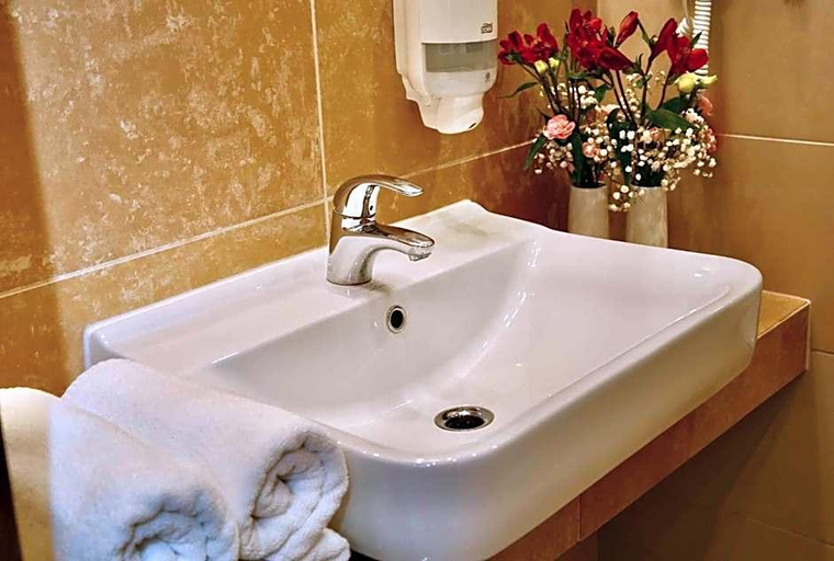 Bathroom, Hotel Teczowy Mlyn, Kielce