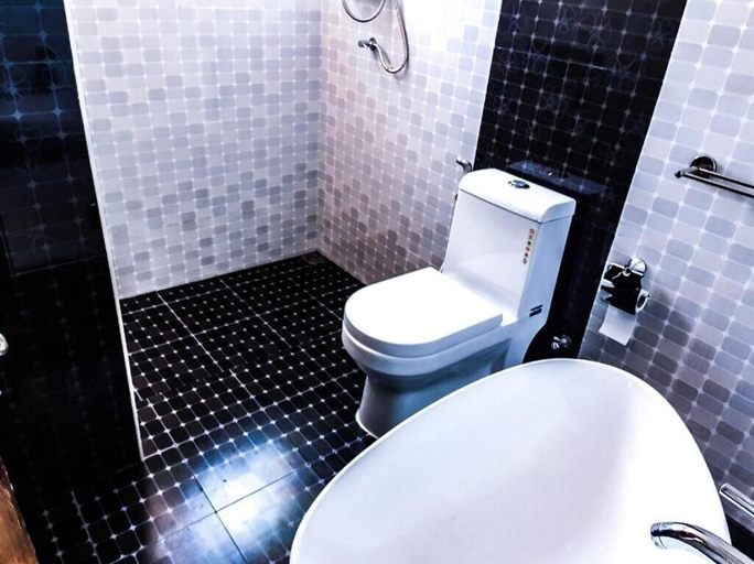 Bathroom 3, Reef Guest House, Malé