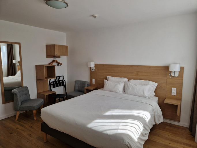 Bedroom 4, Hôtel Kyriad Quimper Sud, Finistère