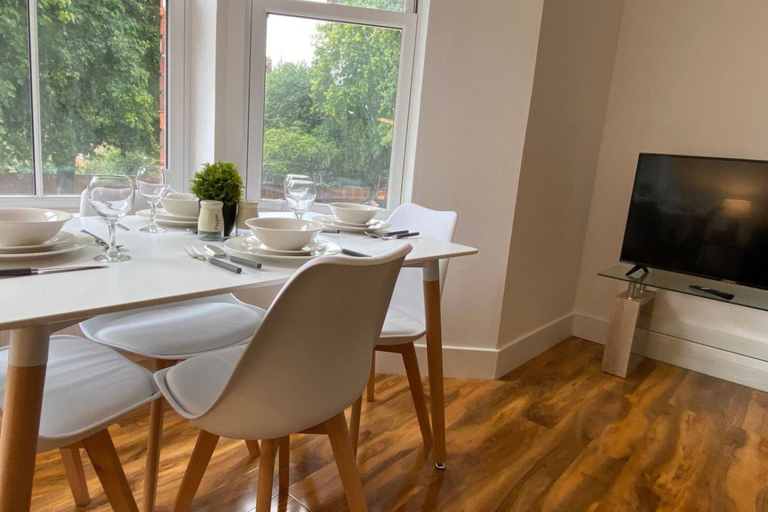 Others 5, De Parys Premier Lodge 3 Stylish 2BR Bedford Apartment, Bedfordshire