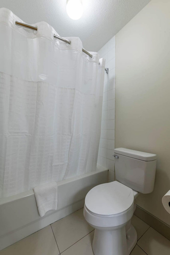 Bathroom 4, Super 8 By Wyndham Golden, Columbia-Shuswap