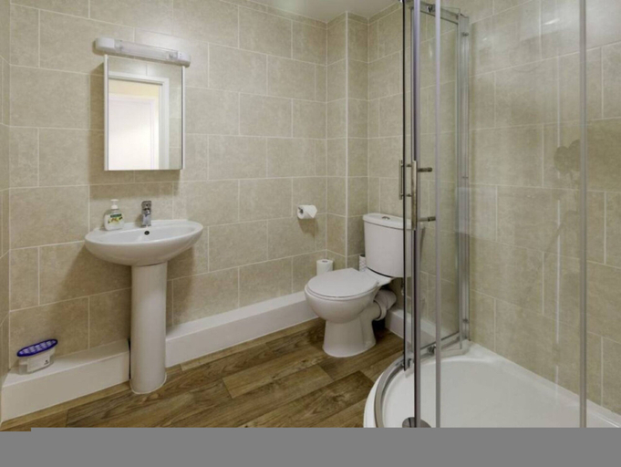 Bathroom 3, Castle Point Apartments, Southampton