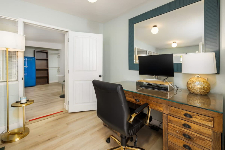 Room 3, Studio In Carlsbad Village, San Diego