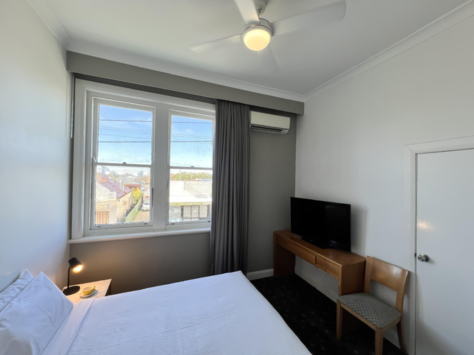Bedroom 3, Sunnyside Tavern, Newcastle - Throsby