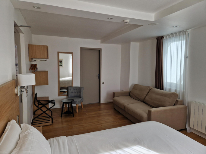 Bedroom 4, Kyriad Quimper Sud, Finistère