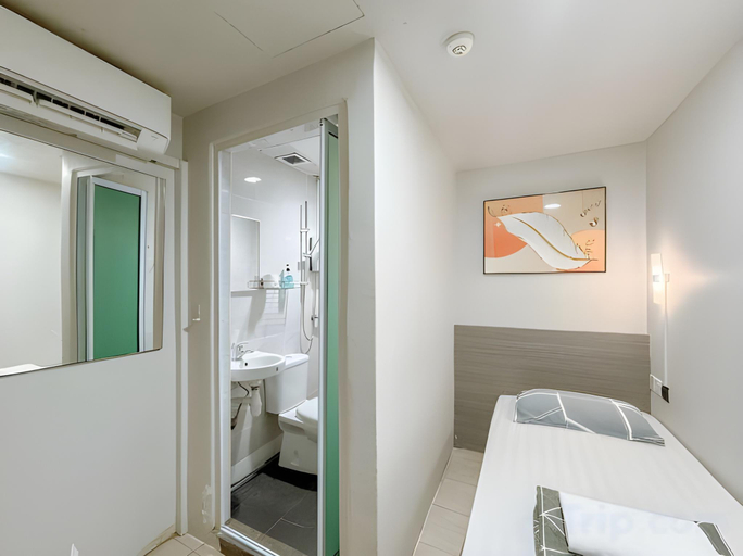 Bathroom 4, Haising, Singapore