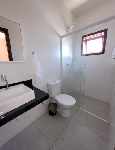 Bathroom, Partiu Praia SC- Piscina, Ar condicionado, wi-fi, duas quadras da praia e centrinho, Palhoça