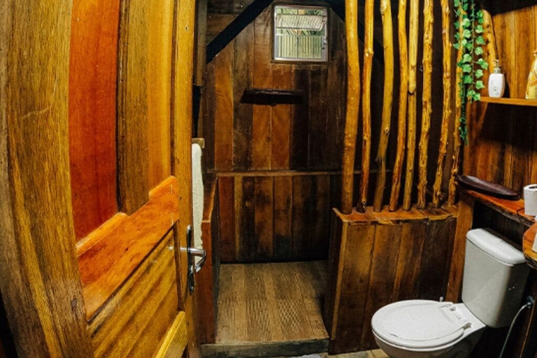 Bathroom 5, Chale da Arvore, Belém
