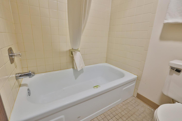 Bathroom 5, Americas Best Value Inn Pipestone, Pipestone