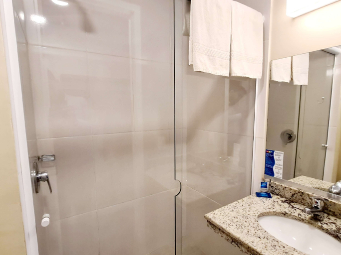 Bathroom 4, ibis budget Petropolis, Petrópolis