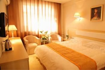Guestroom 3, C’est La Vie, Chengde