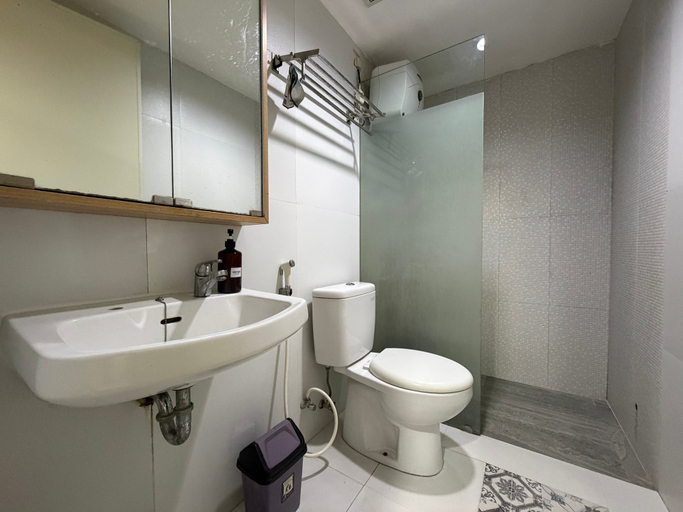 Bathroom, Stayat Parahyangan Residence Apartment, Bandung