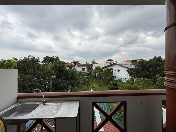 Property grounds, Airport Residencies, Katana