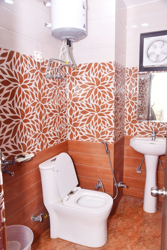 Bathroom 5, Hotel The Elegance, Reasi