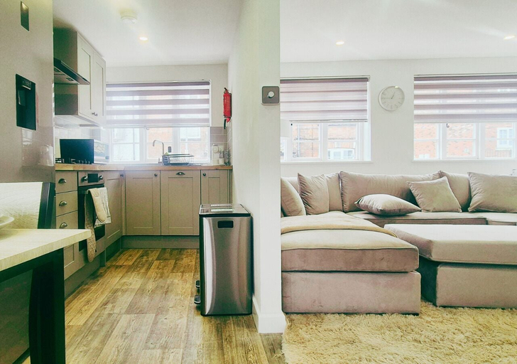 Lounge 4, Spacious & Luxury 2BR Flat in Calverton, Nottinghamshire
