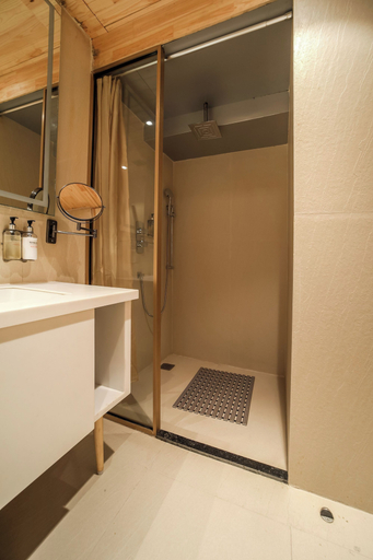 Bathroom 2, Royal Pine Kasauli, Solan