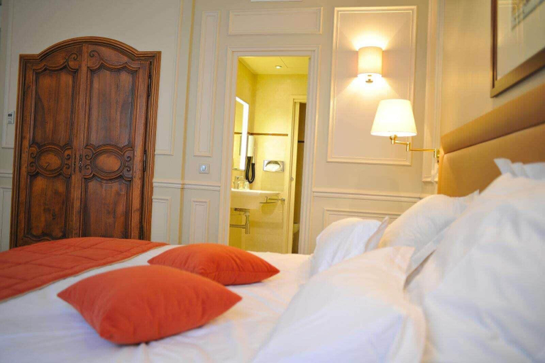 Bedroom 3, Hotel De L'Universite, Paris
