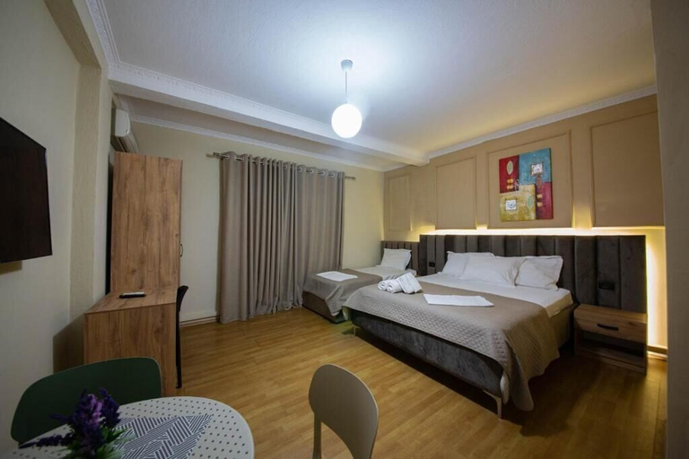 Room 2, Eriks Rooms, Tiranës