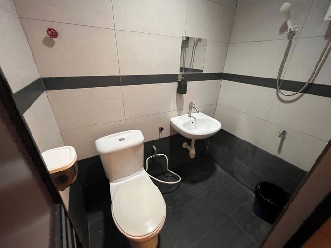 Bathroom 3, Hotel O Jb Sojourn, Johor Bahru