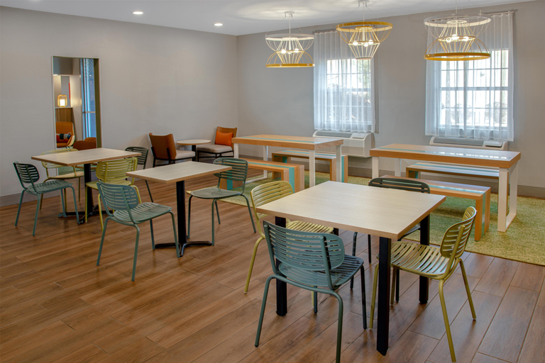 Food & Drinks 5, Spark by Hilton St. Robert Fort Leonard Wood, Pulaski