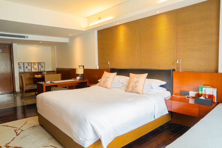 Bedroom 2, Baiyun Lakeside Hotel, Guangzhou