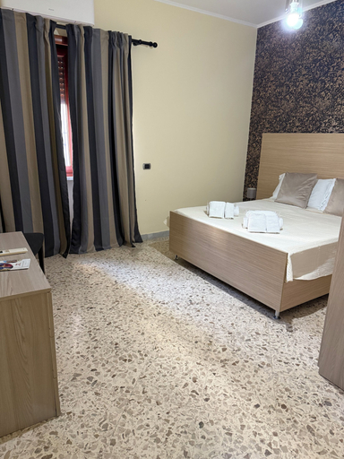 Bedroom 2, Pompei Sanctuary rooms, Napoli