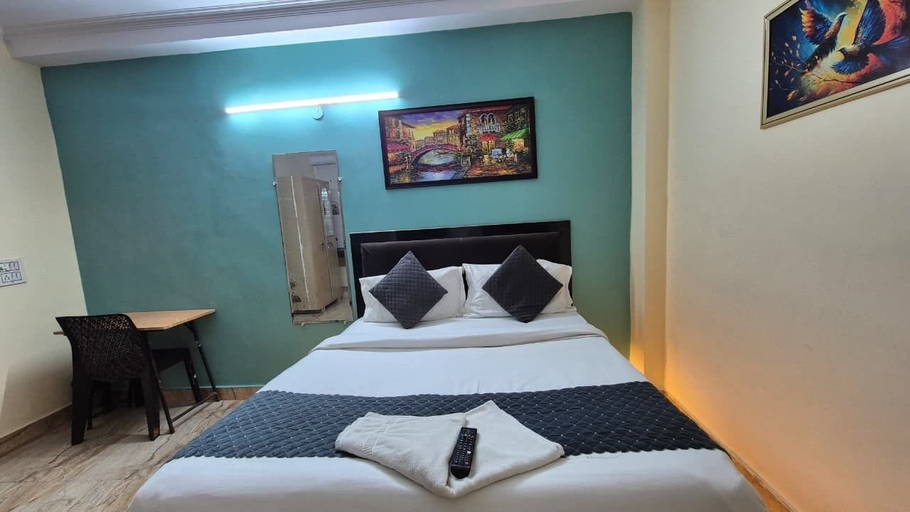 Room 2, Hotel South Embassy Near Satya Niketan, Delhi