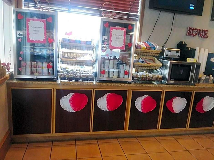 Food & Drinks, Holiday Motel, Humboldt