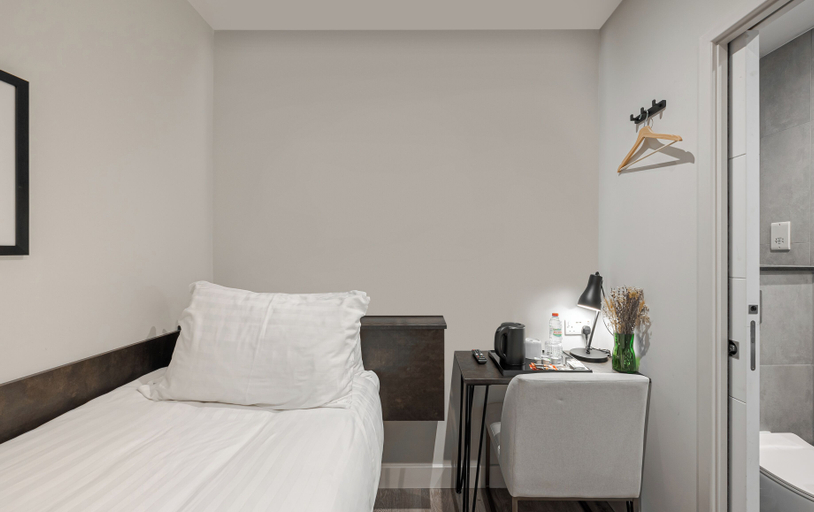 Bedroom 2, King's Cross Express Inn, London