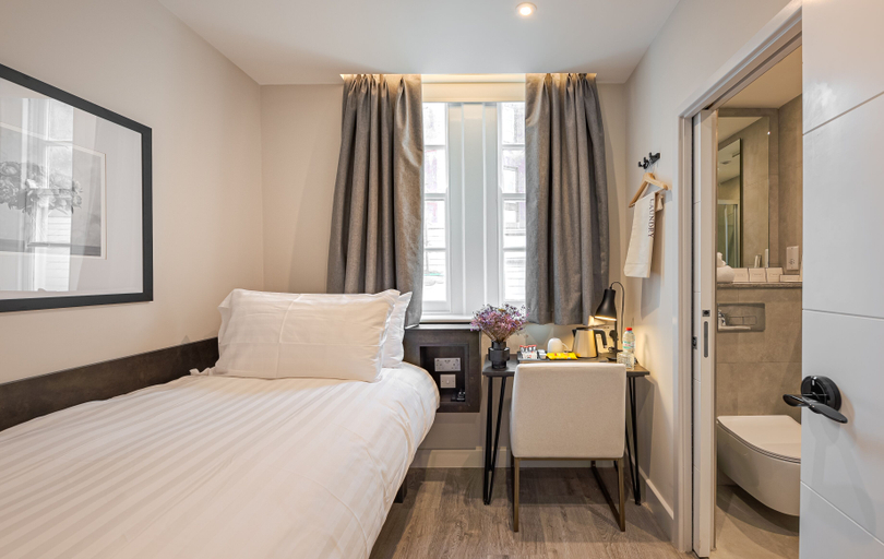 Bedroom 2, King's Cross Express Inn, London