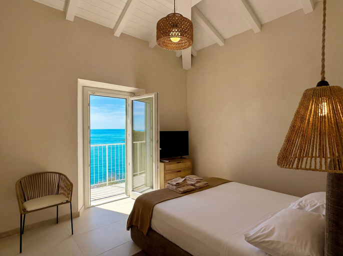 Room 3, Roc Villa - 2 Private Beach Accesses, Livorno
