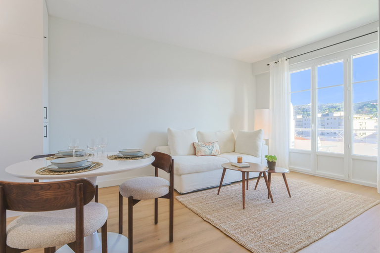 Room 5, 325 L Alba in Cannes, Alpes-Maritimes