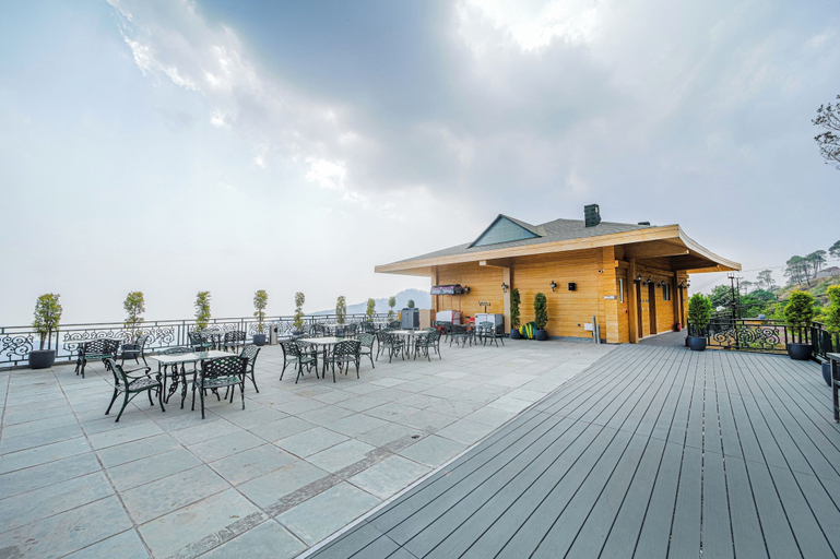 Outdoor dining 3, Royal Pine Kasauli, Solan