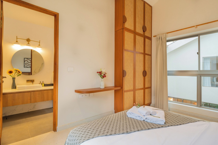 Room 4, ELIVAAS Mirai Villa Sukoon 3 bhk & pool, North Goa