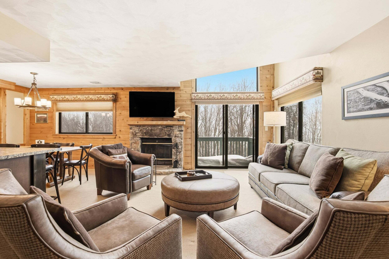 Living area 2, Seven Springs Meadowridge 3brloft Premier-cssv8011 3 Bedroom Condo, Somerset