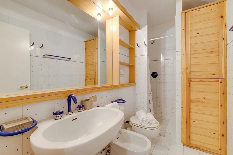 Bathroom 5, Argentera Apartment, Torino