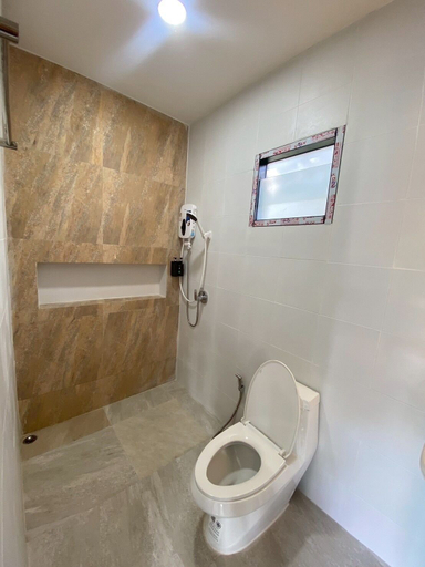Bathroom 4, Aonang Green Tree Pool Village, Mueang Krabi