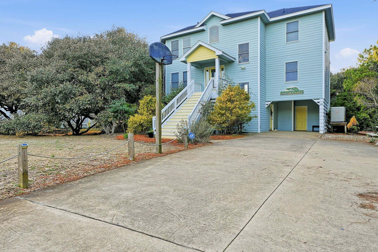Exterior, Golf & Surf 7BR: Private Pool, 5 Min to Beach, Currituck