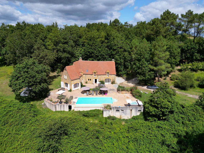 Room 1, Luxury Secluded Chateau With Pool and hot tub, Dordogne