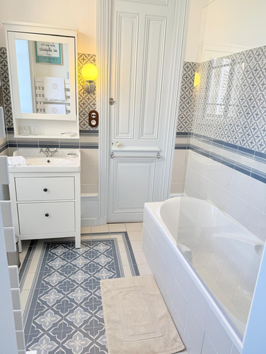 Bathroom 5, Domaine de Montclair, Rhône