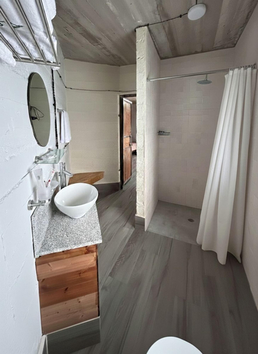 Bathroom 3, NorDar Hotel